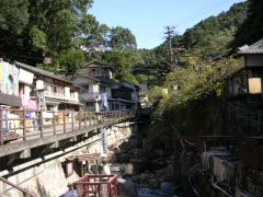 湯の峰温泉街