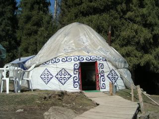 カザフ族の住居「ゲル」
